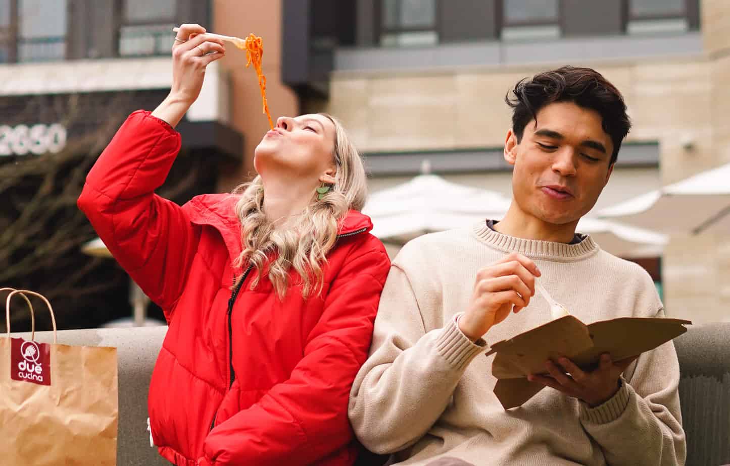 couple eating at Due Cucina outside